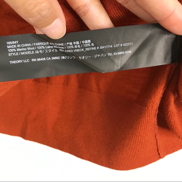 New Theory Relaxed Merino V-Neck Refine Sweater S - Picture 8 of 9